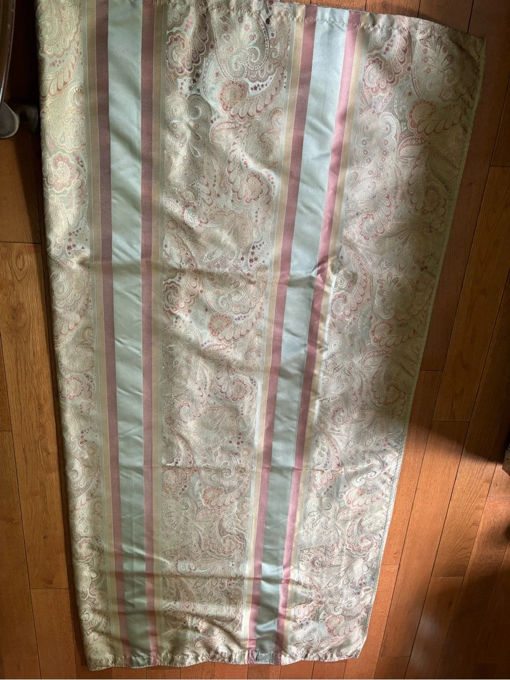 N/A elegant paisley